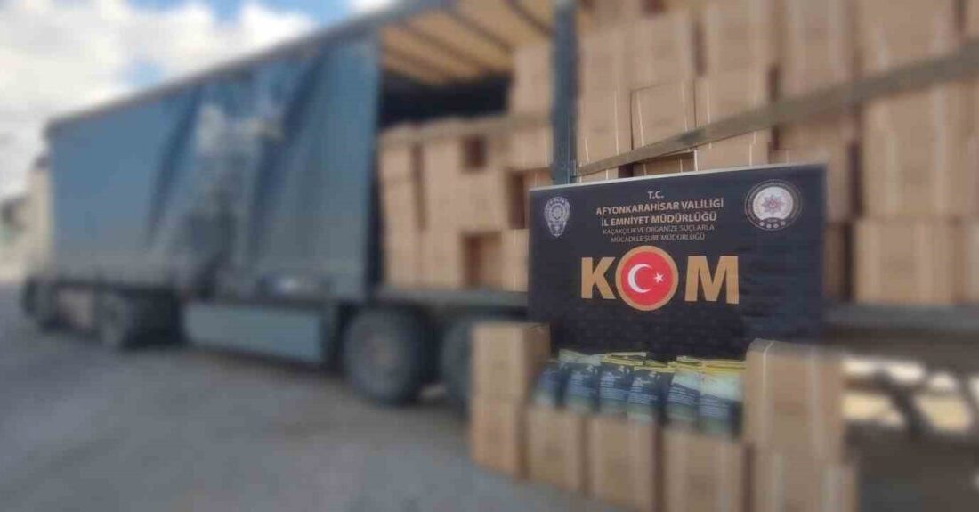 Durdurulan tırda tonlarca sahte bandrollü tütün ele geçirildi Afyonkarahisar’da polis tarafından durdurulan bir tırda 2 ton 860 kilogram
