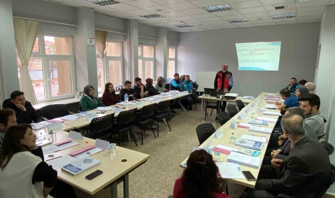Afyonkarahisar ilçe hastanelerinde Hastane Afet Planı Uygulayıcı eğitimleri başarıyla tamamlandı.