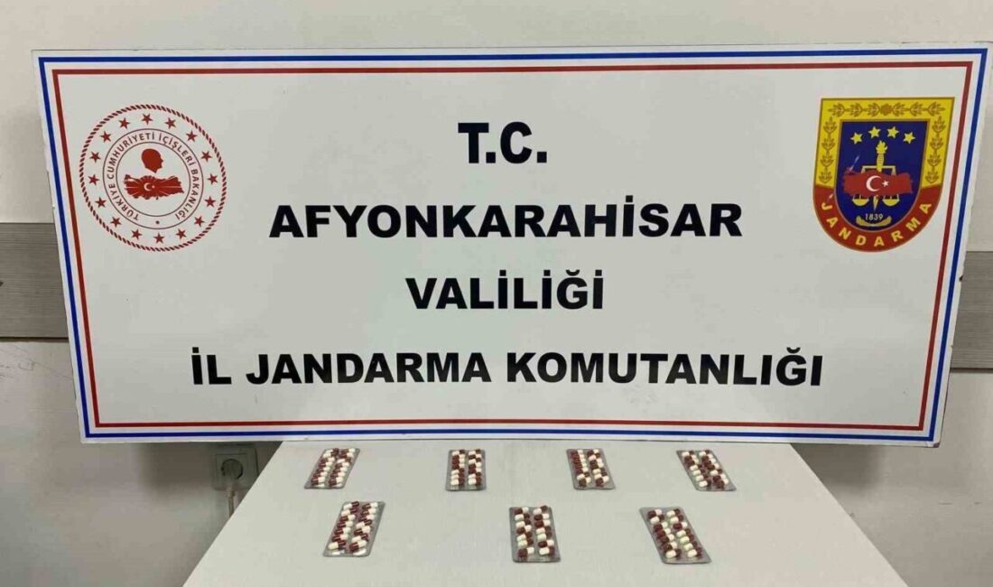 Afyonkarahisar İl Jandarma Komutanlığı, uyuşturucu ile mücadele çerçevesinde suçüstü yaptıkları