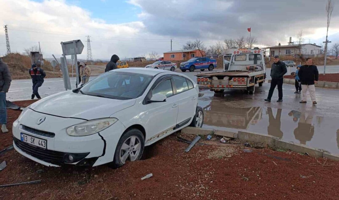 Afyonkarahisar’da iki otomobilin çarpışması sonucu yaşanan trafik kazasında sürücülerden biri