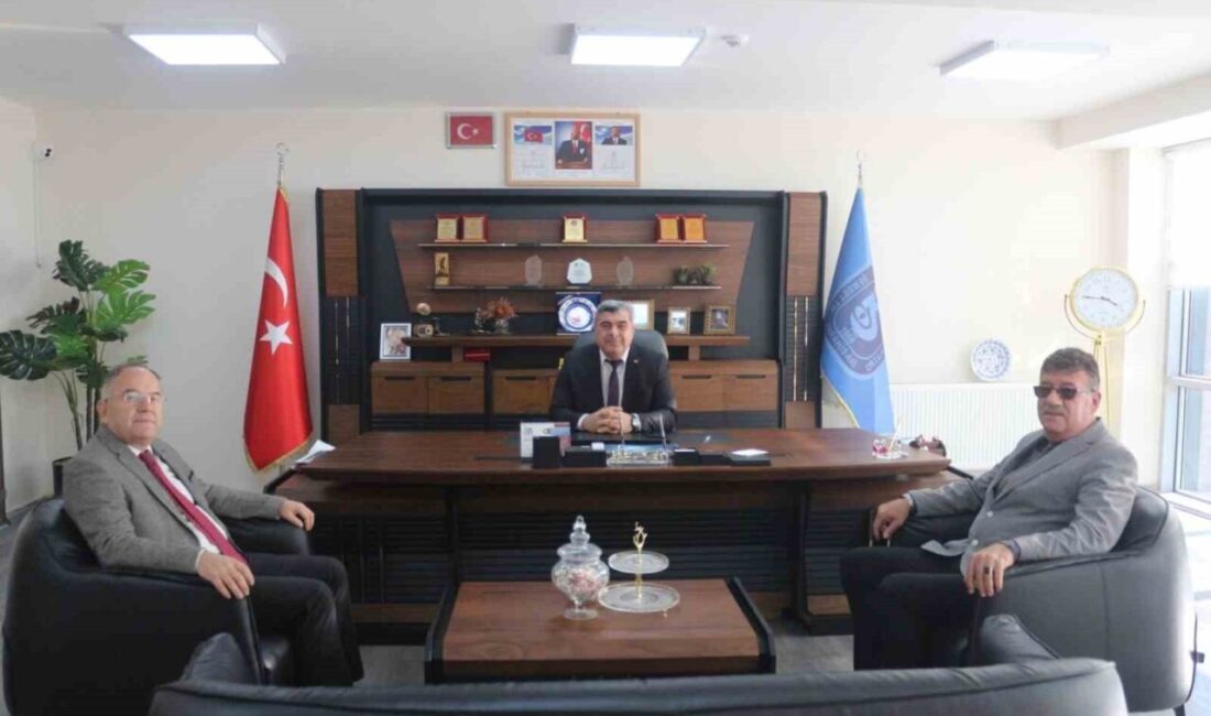 Afyonkarahisar İl Milli Eğitim Müdürü Miraç Sünnetci, Şemsettin Karahisari Ortaokulu’nu