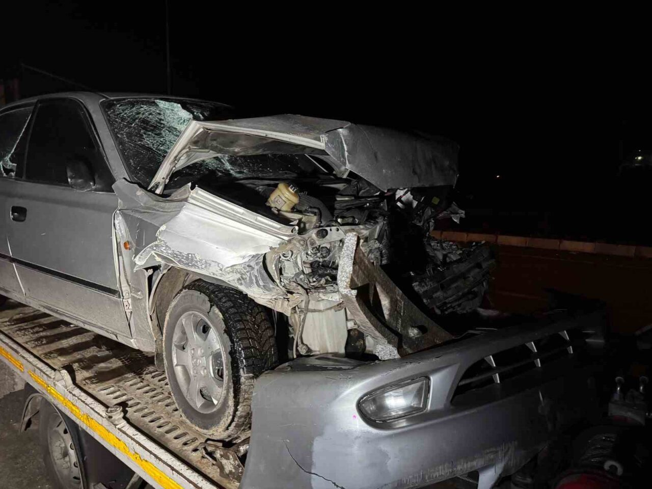 Afyonkarahisar’da otomobilin tıra arakadan çarptığı kazada ikisi çocuk 7 kişi