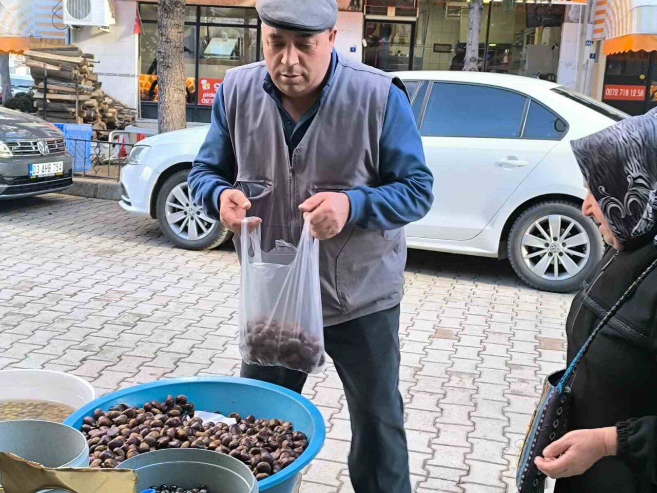 Afyonkarahisar’da semt pazarları ve manavlarda kilogram fiyatı 150-200 TL arasında