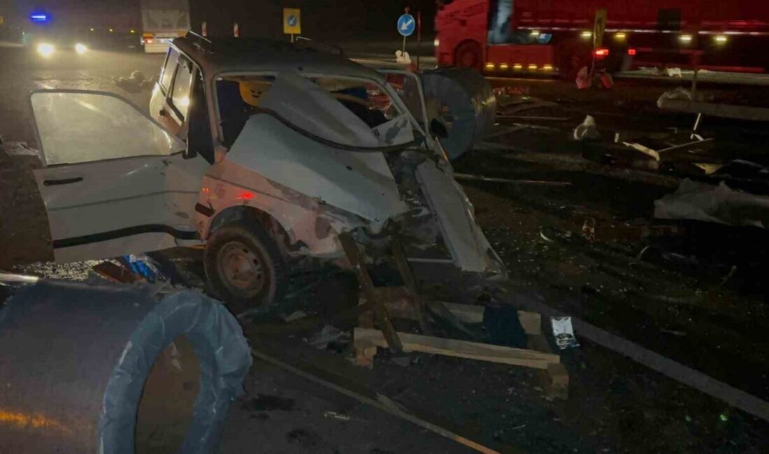 Afyonkarahisar’da bir tırın dorsesinden yola düşen ve her birinin ağırlığı