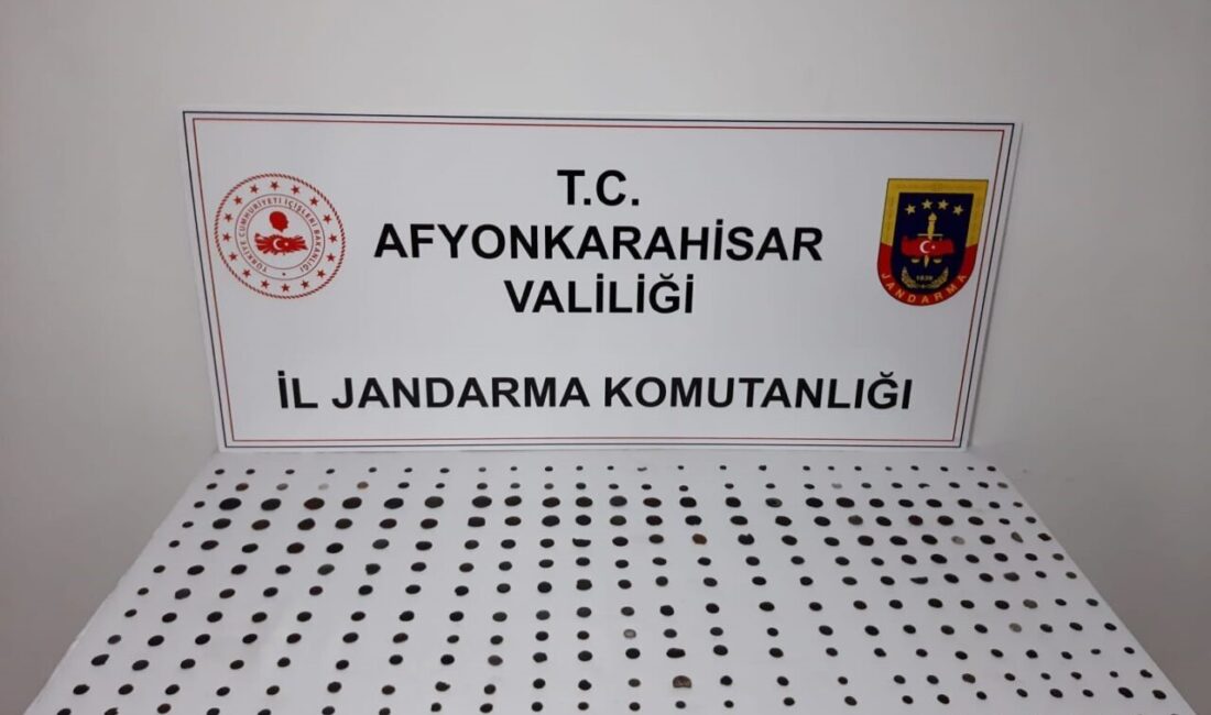 Afyonkarahisar’da jandarma tarafından durdurulan bir araçta yapılan aramamada Roma dönemine