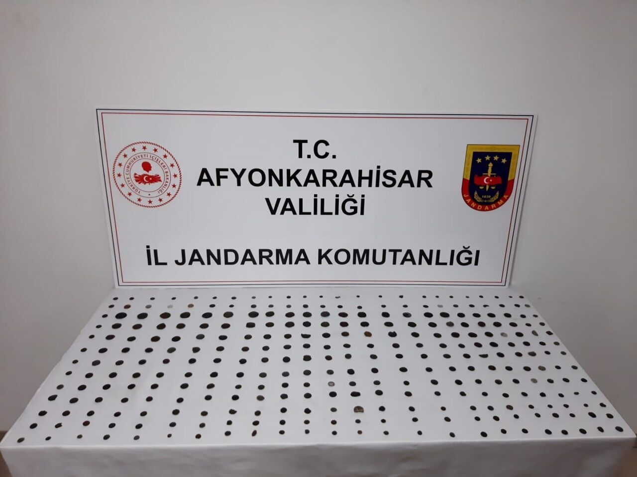Afyonkarahisar’da jandarma tarafından durdurulan bir araçta yapılan aramamada Roma dönemine