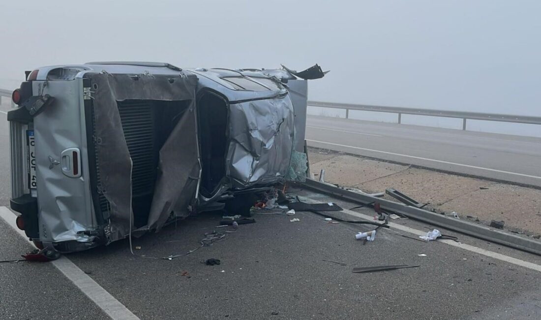 Afyonkarahisar’da kontrolden çıkarak takla atan otomobilde 4 kişi yaralandı. Kaza,