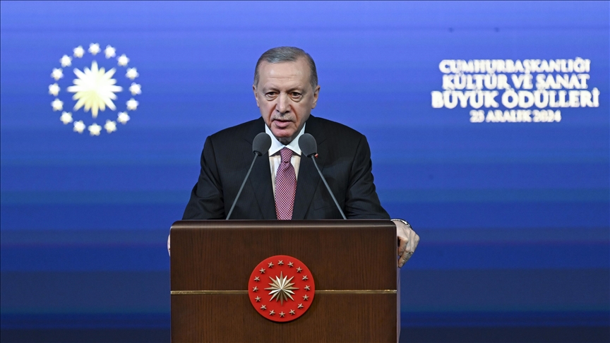 Cumhurbaşkanı Erdoğan, "Kim olursa olsun, sanatını aşkla icra eden, milletin