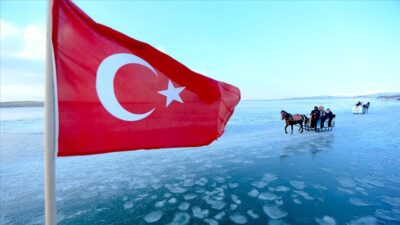 Kars ile Ardahan sınırında yer alan ve soğuk havanın etkisiyle