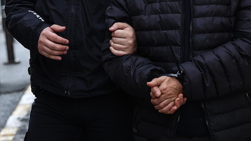 "Yenidoğan çetesi" soruşturması kapsamında düzenlenen eşzamanlı operasyonda, aralarında 5 doktor,