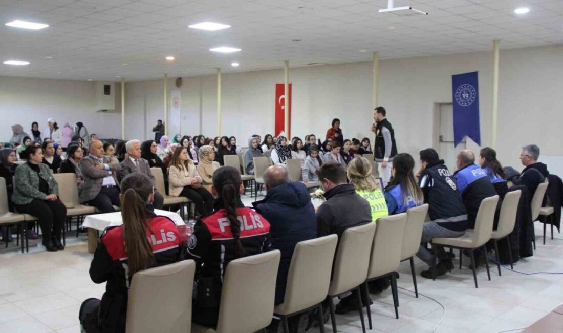 Üniversite öğrencilerine KADES tanıtıldı Afyonkarahisar İl Emniyet Müdürlüğü ekiplerince üniversite öğrencilerine Kadın Destek Uygulaması