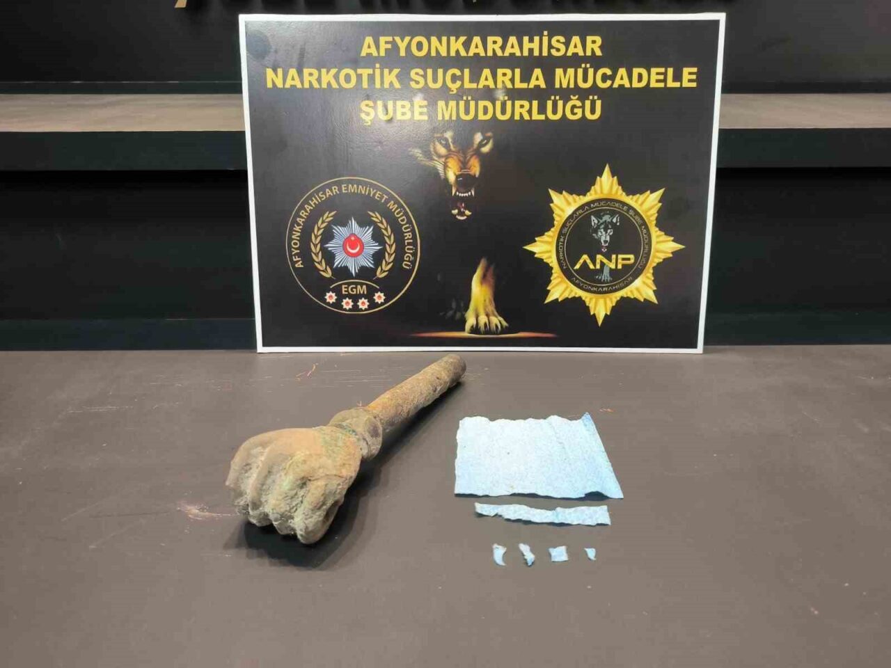 Afyonkarahisar’da polis tarafından gerçekleştirilen uyuşturucu operasyonunda yakalanan 1 kişi tutuklanırken,