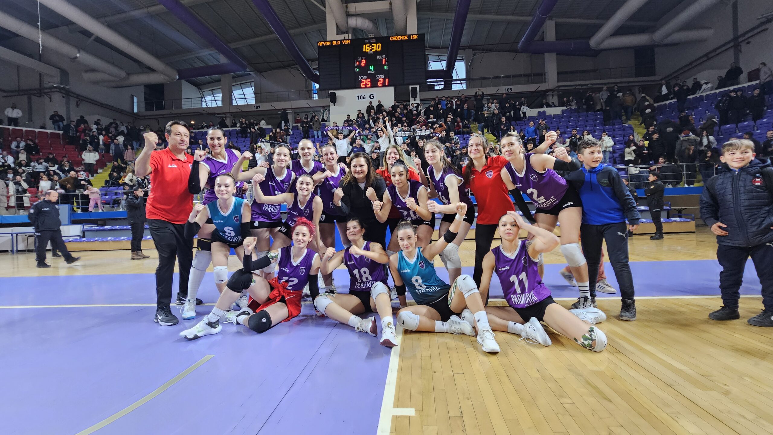 Kadınlar 2. Ligi’nde Afyonkarahisar’ı temsil eden Afyon Belediye Yüntaş Voleybol