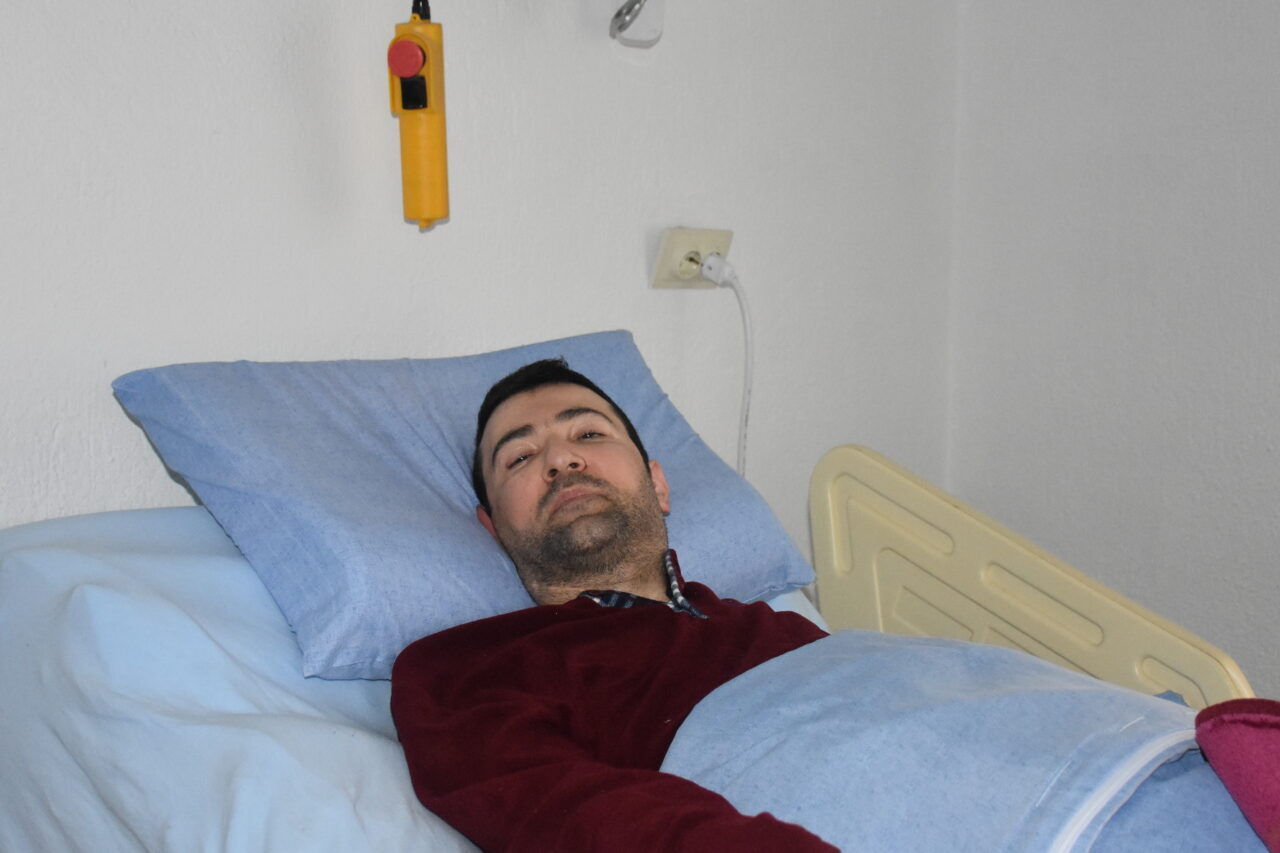 - Afyonkarahisar'da geçirdiği trafik kazası sonrası 15 yıldır yatağa bağımlı