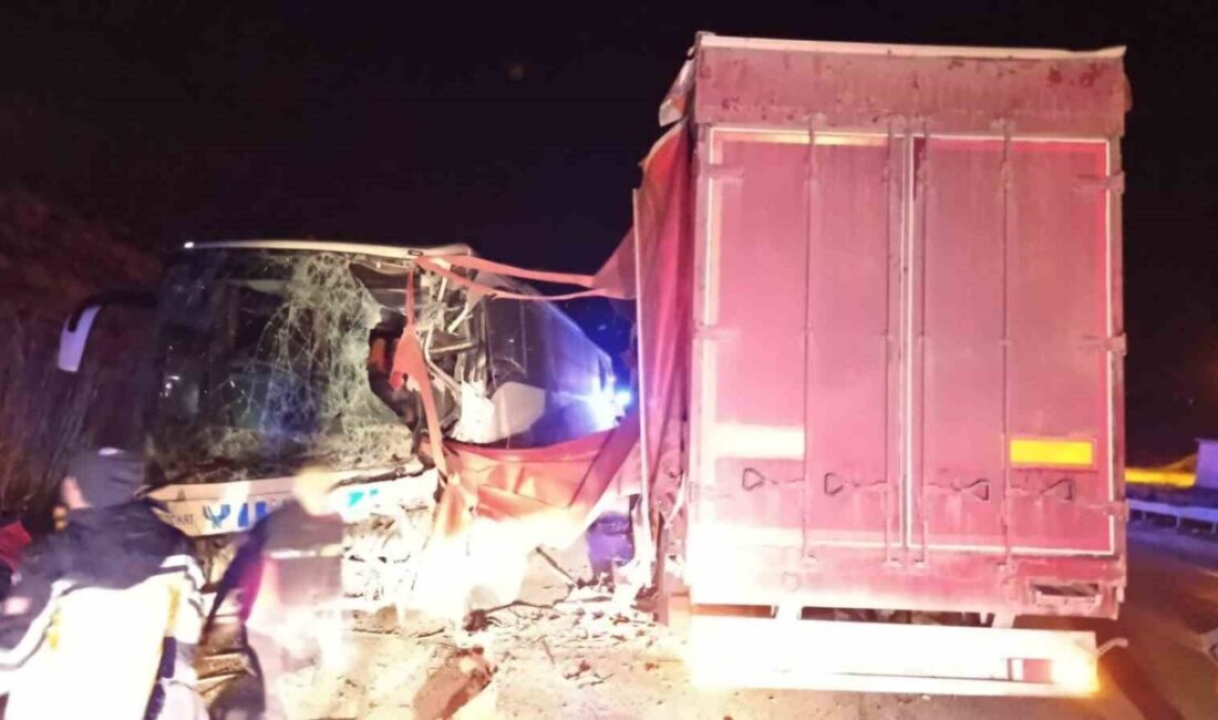 Afyonkarahisar’ın Dinar ilçesinde yaşanan otobüs kazasında yaralanan 18 kişinin hastanedeki