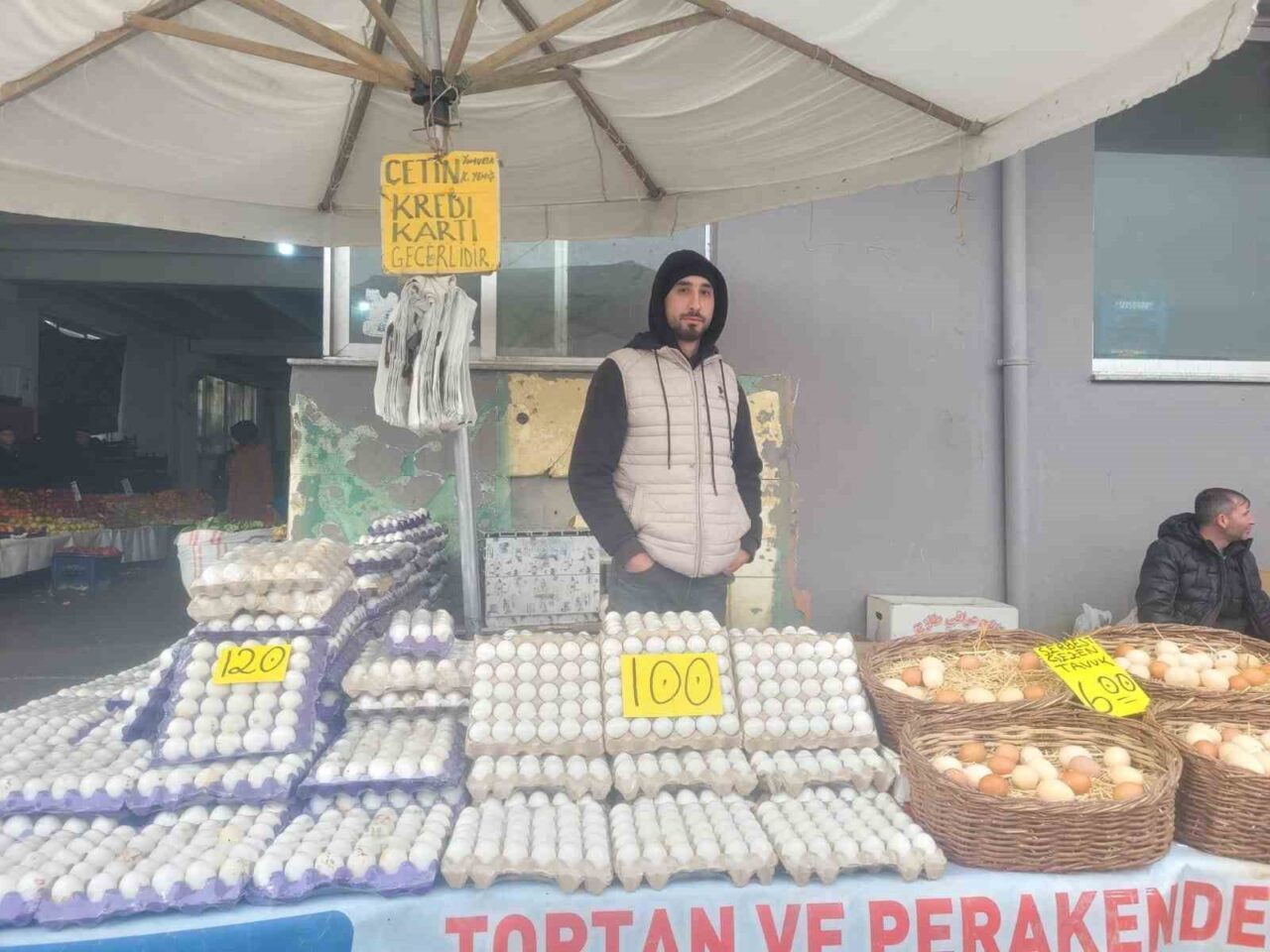 Türkiye’nin yumurta borsasının belirlendiği Afyonkarahisar’da üretici, fiyat artışının havaların soğuması