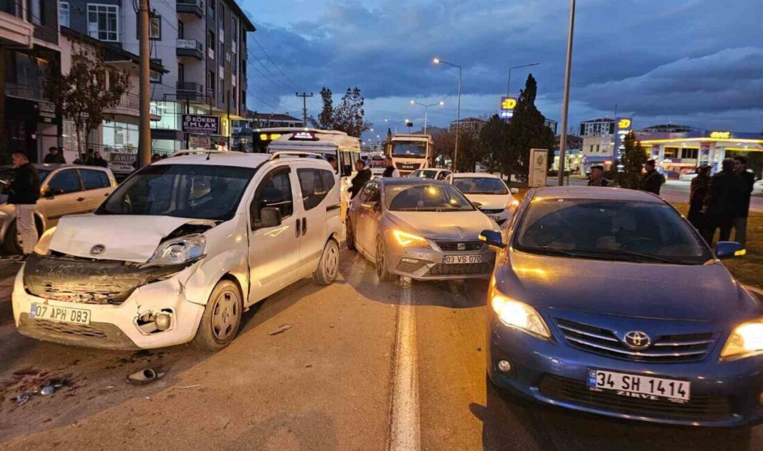Afyonkarahisar’da meydana gelen ve şehir içi yolcu minibüsü ile 4