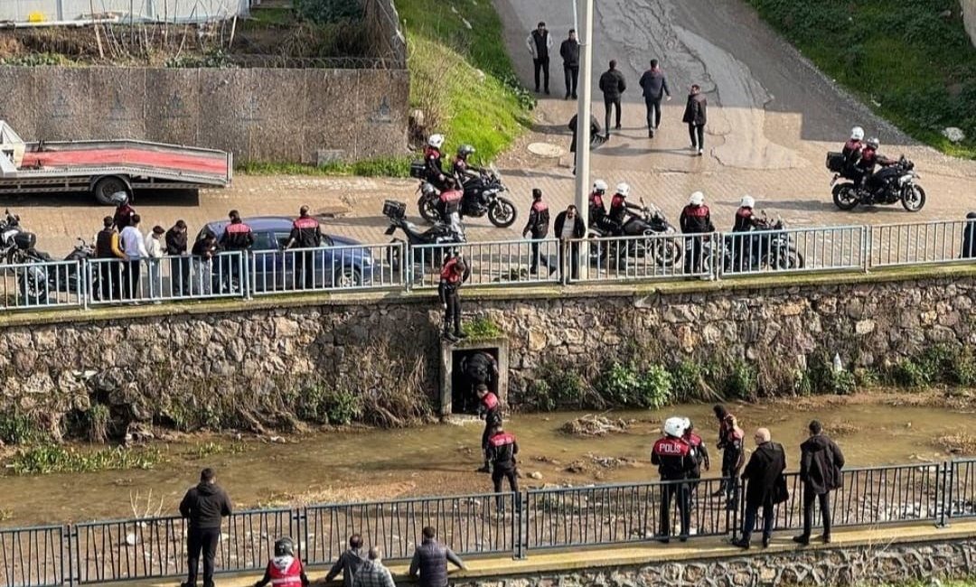   Çeşitli suçlardan 48 suç kaydı olan ve Afyonkarahisar cezaevinden