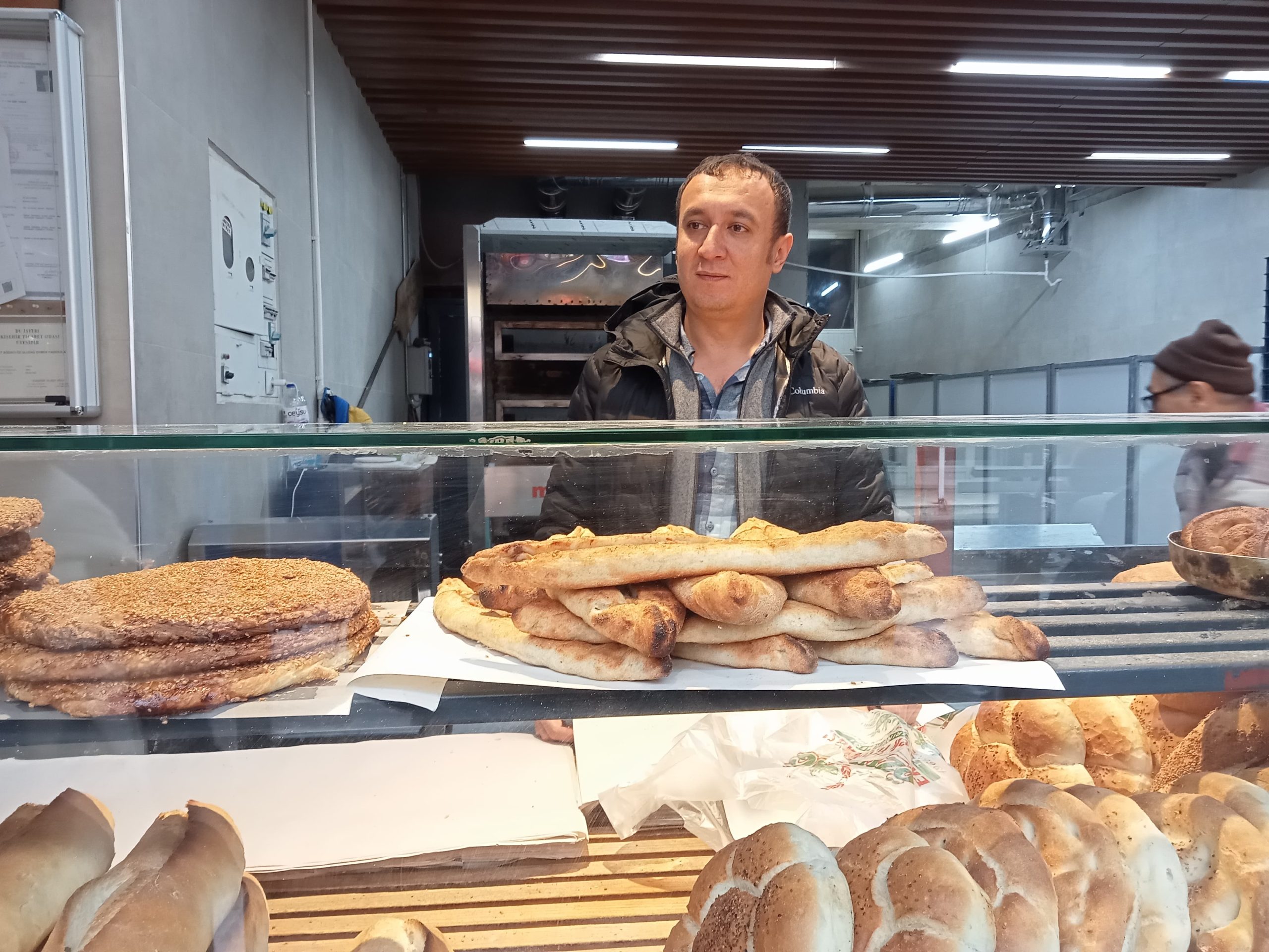 Bağışlayanın da, ihtiyaç sahibinin de birbirini görüp bilmediği 'Askıda ekmek'
