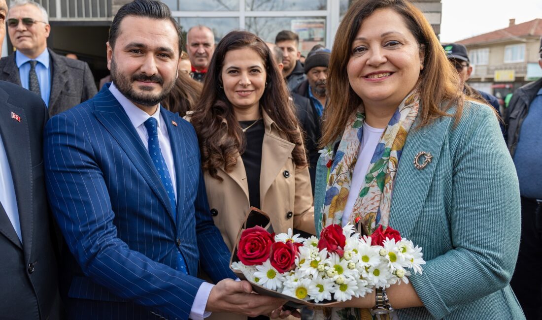 İlçe ziyaretleri yapan Belediye Başkanı Burcu Köksal, Çay ilçesinde Belediye