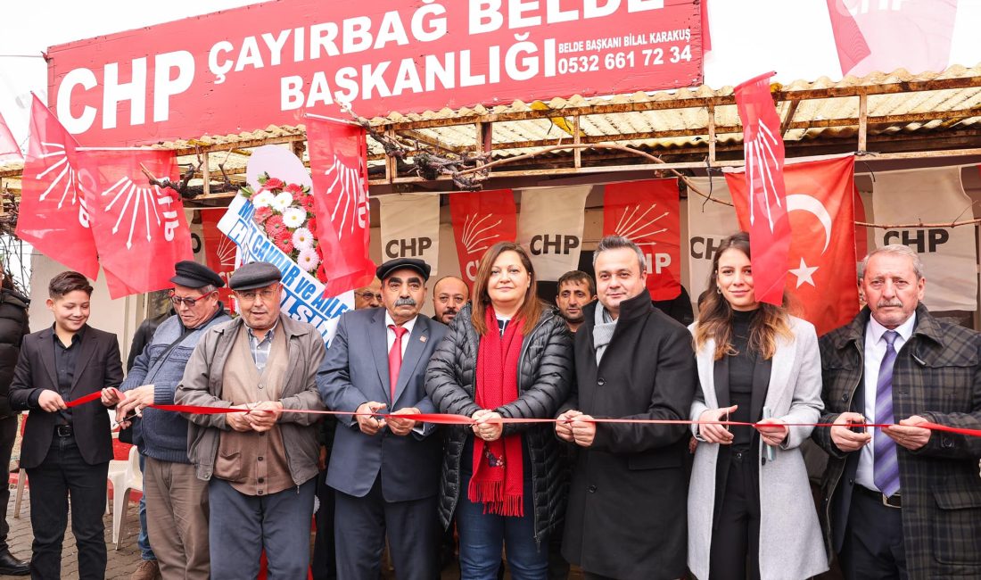 Afyonkarahisar Belediye Başkanı Burcu Köksal, partisinin Çayırbağ belde binasının açılışına