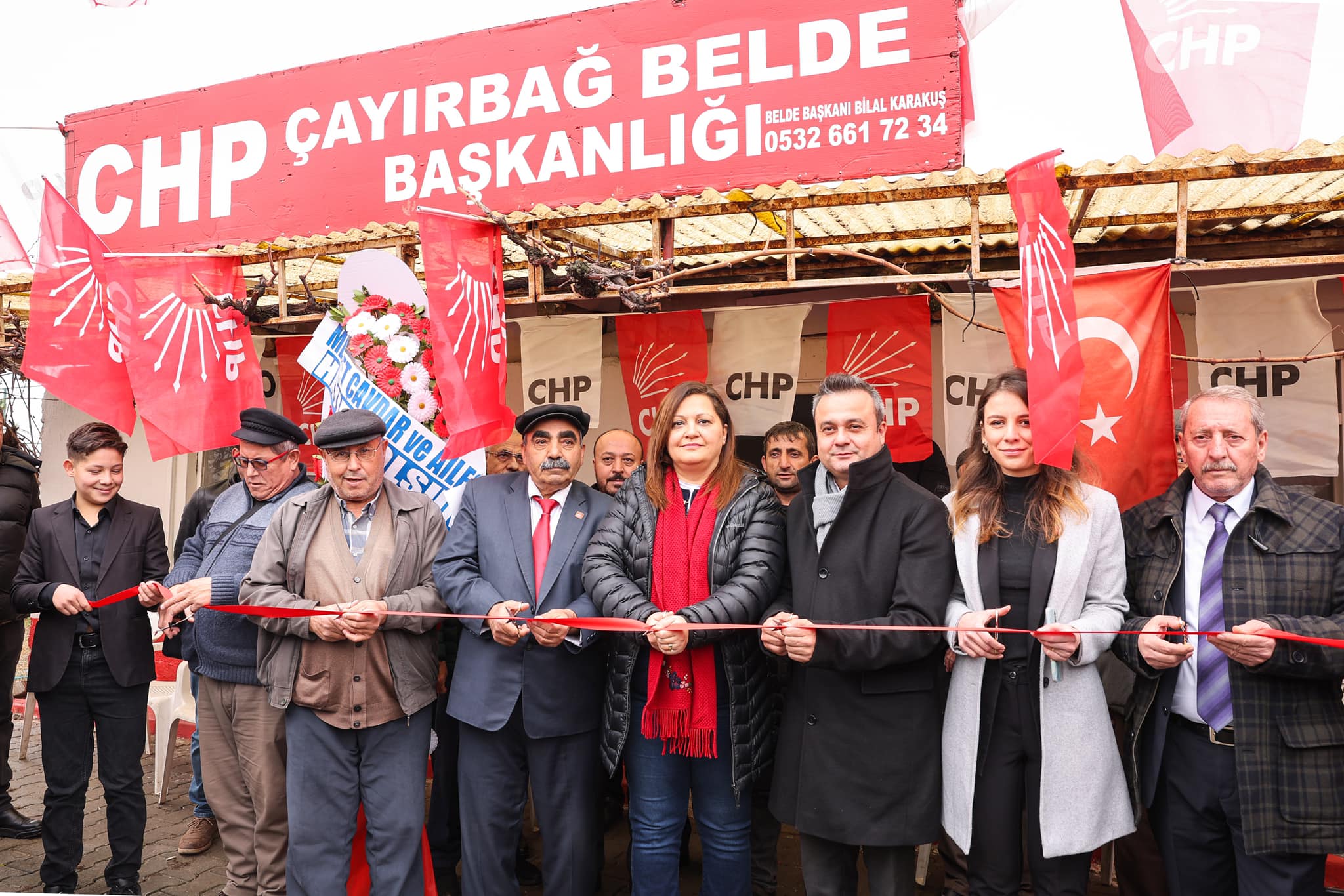 Afyonkarahisar Belediye Başkanı Burcu Köksal, partisinin Çayırbağ belde binasının açılışına