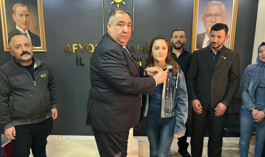 Haftalık basın toplantısında konuşan İYİ Parti Afyonkarahisar İl Başkanı Muhammet