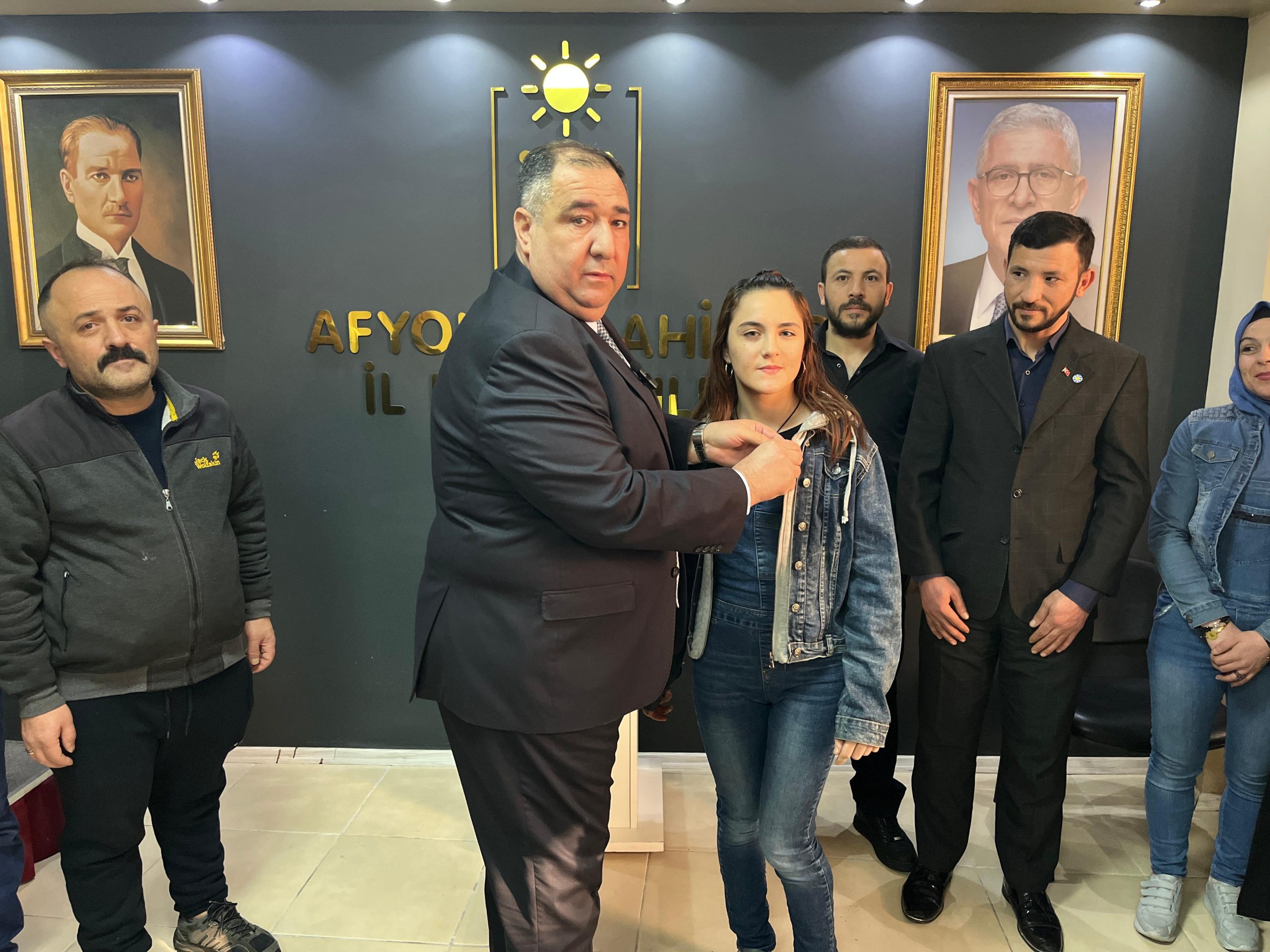 Haftalık basın toplantısında konuşan İYİ Parti Afyonkarahisar İl Başkanı Muhammet