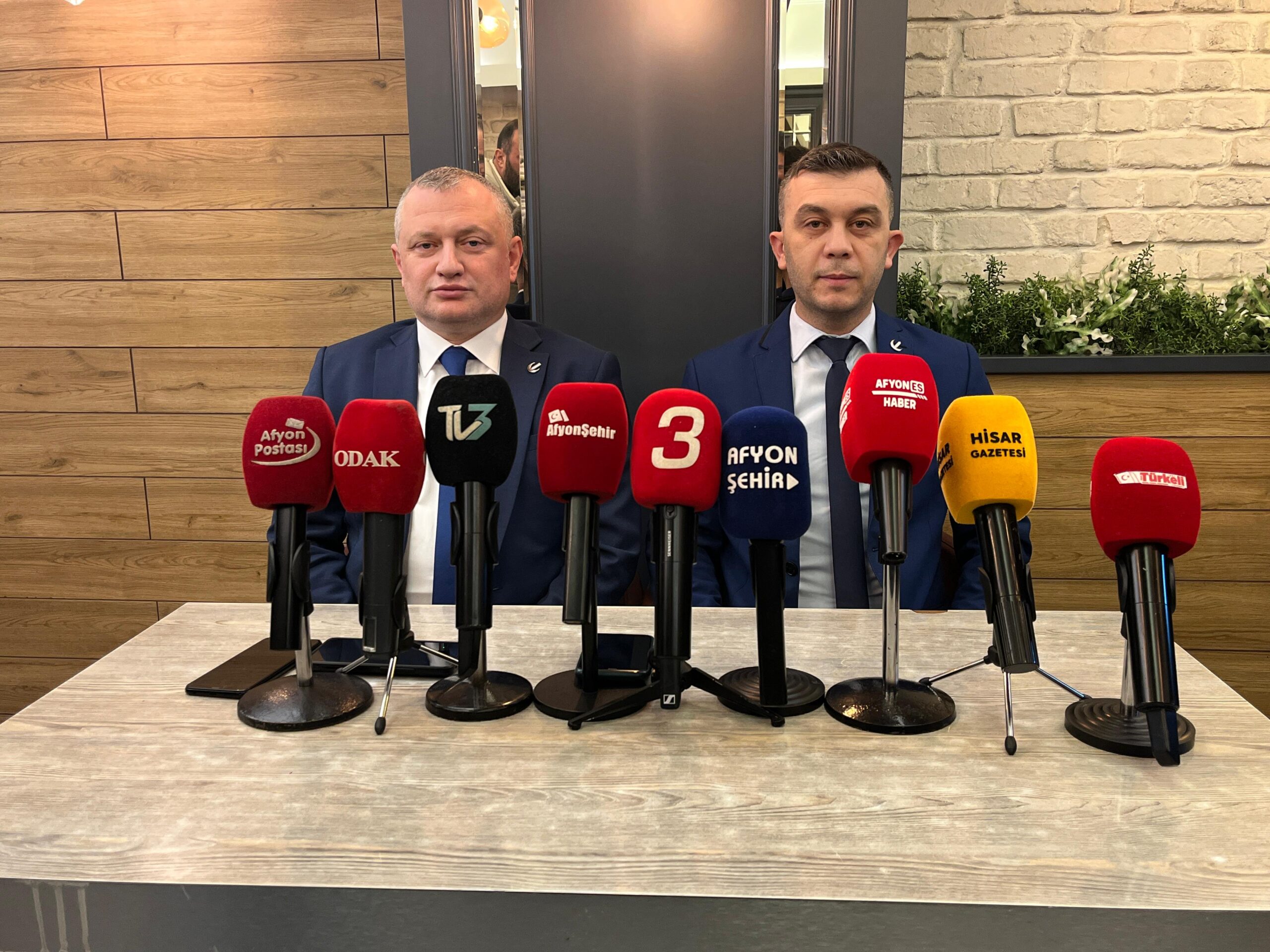 Yeniden Refah Partisi Afyonkarahisar İl Başkanlığı kentteki basın mensuplarıyla buluştu.