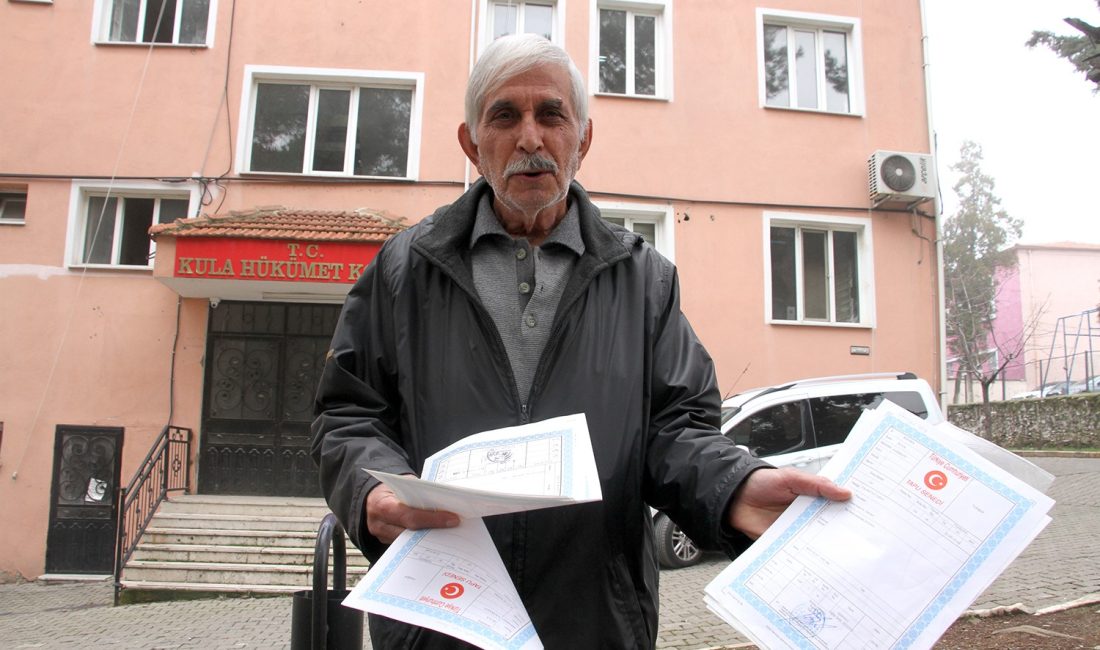 Manisa'nın Yunusemre ilçesinde yaşayan 74 yaşındaki Rıfat Özten, tapu kayıtlarında
