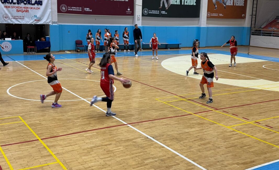 Afyonkarahisar’da spor dolu bir hafta yaşanıyor. Basketbol U-16 Kulüp Kızlar