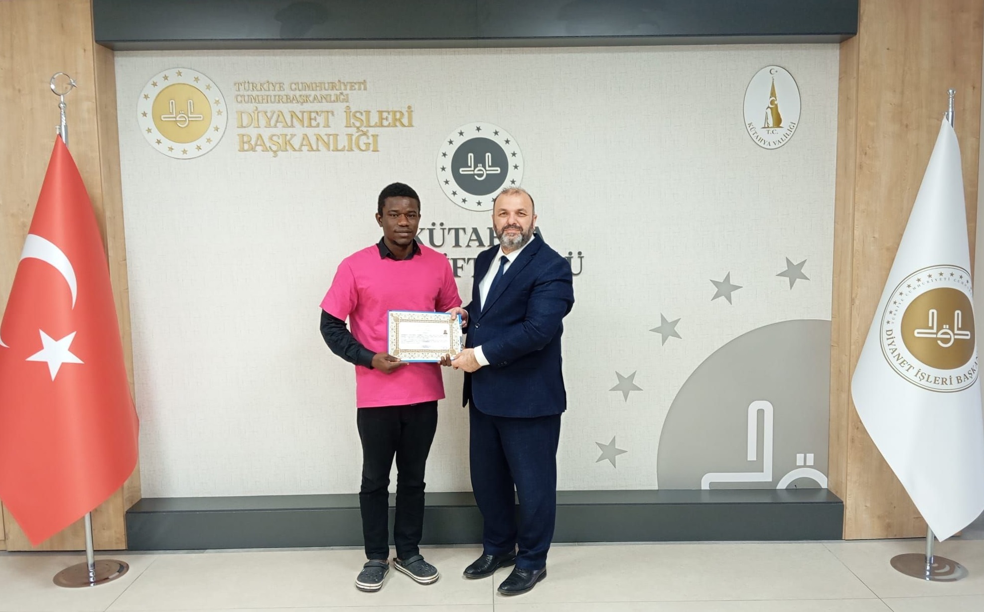 Benin uyruklu 28 yaşındaki Prince Donald Fernandez Hounhoui, Kütahya'da Müslüman