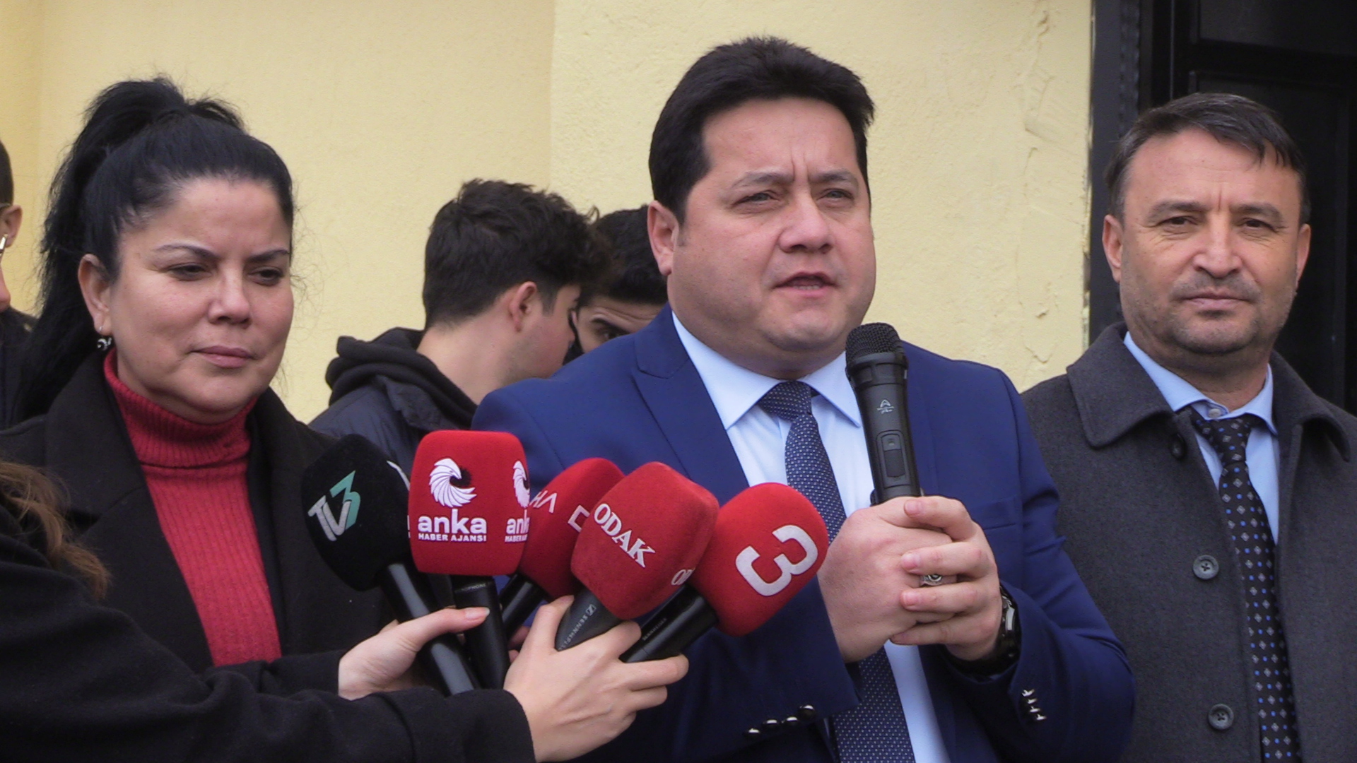 Afyonkarahisar’ın Bolvadin ilçesinde belediye tarafından halk ekmek fabrikası açıldı. Günlük