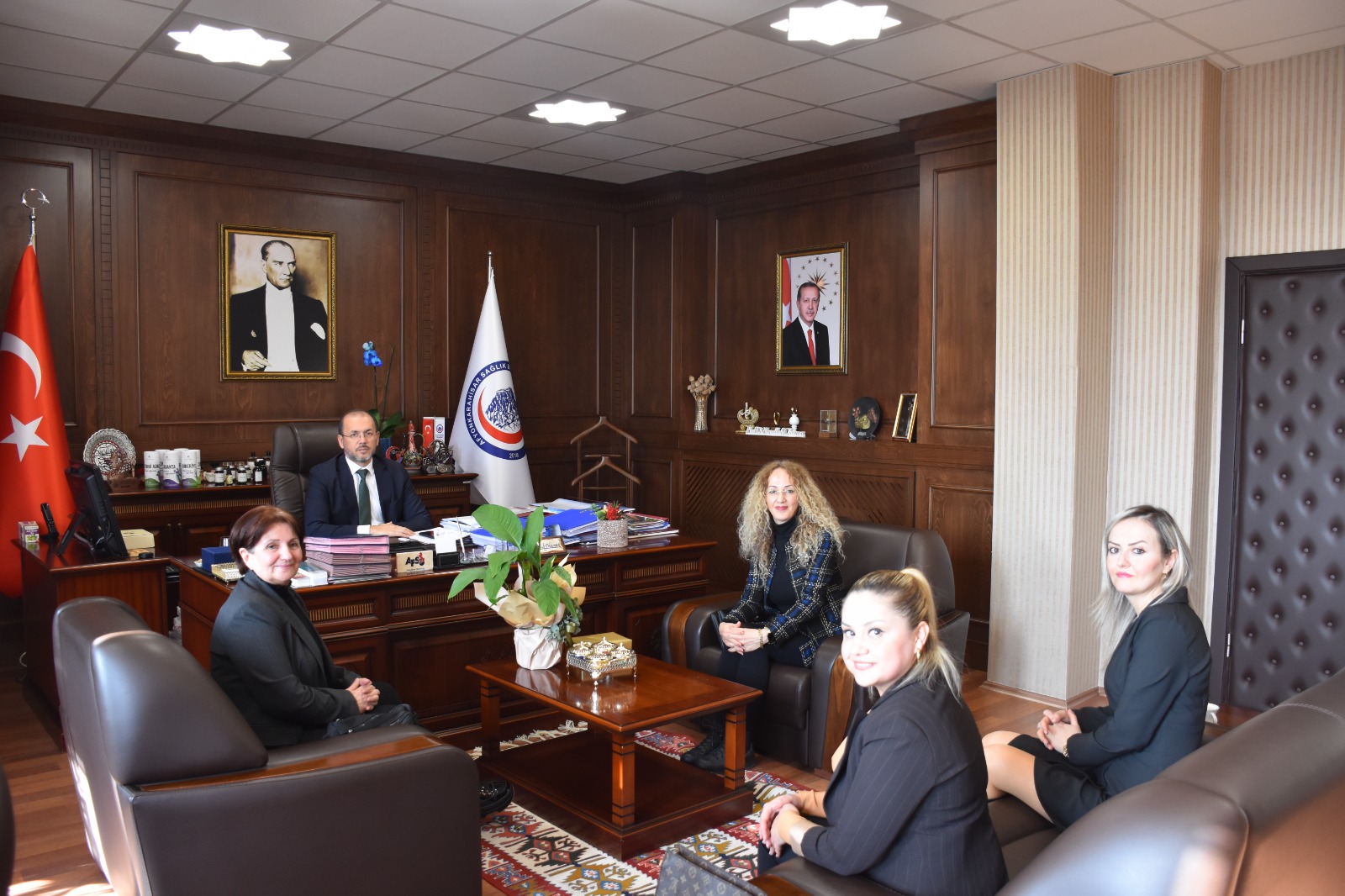 Cumhuriyet Halk Partisi Kadın Kolları Başkanı Makbule Abay ve Başkan