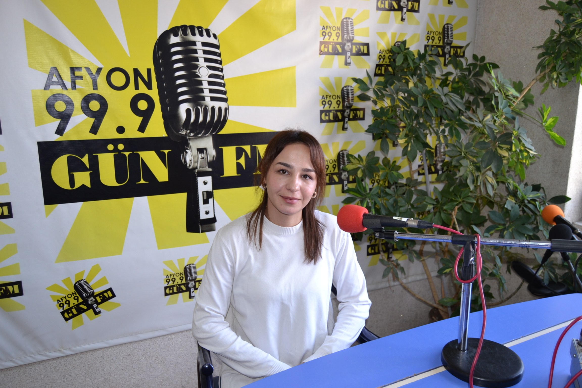 Afyon Kocatepe Üniversitesi (AKÜ) ve Gün FM işbirliğinde süren Kampüs