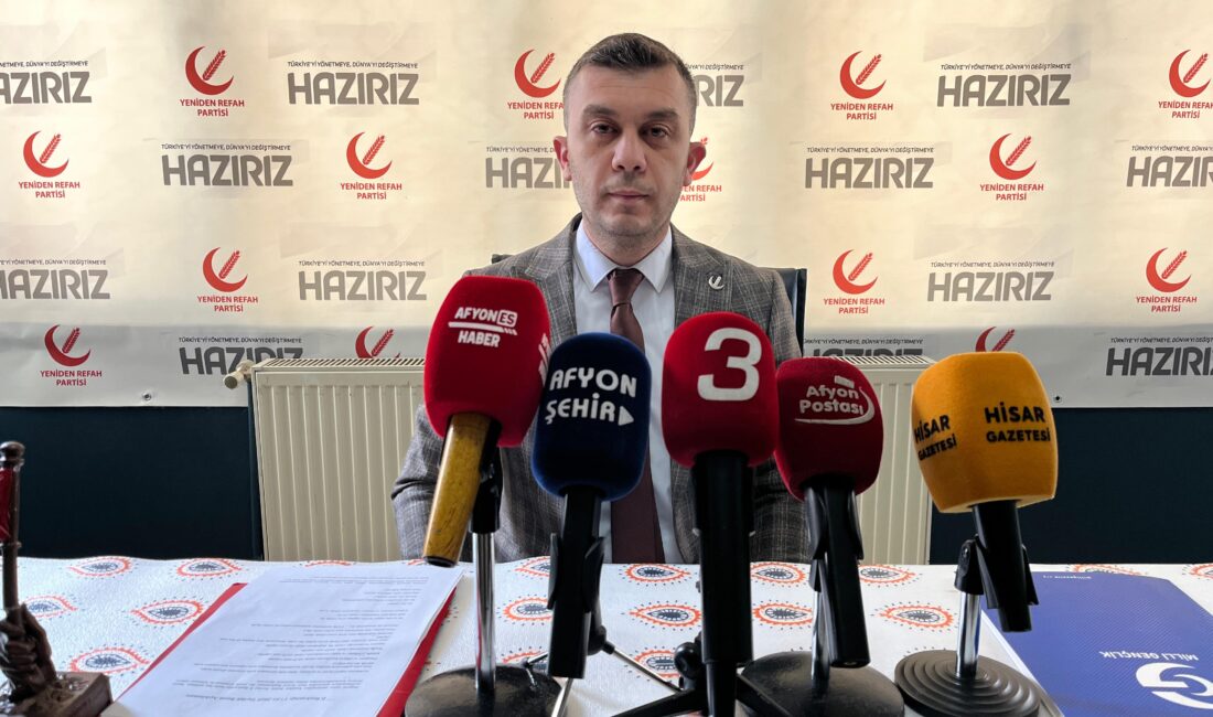 Partisinin haftalık basın toplantısında konuşan Yeniden Refah Partisi Afyonkarahisar İl
