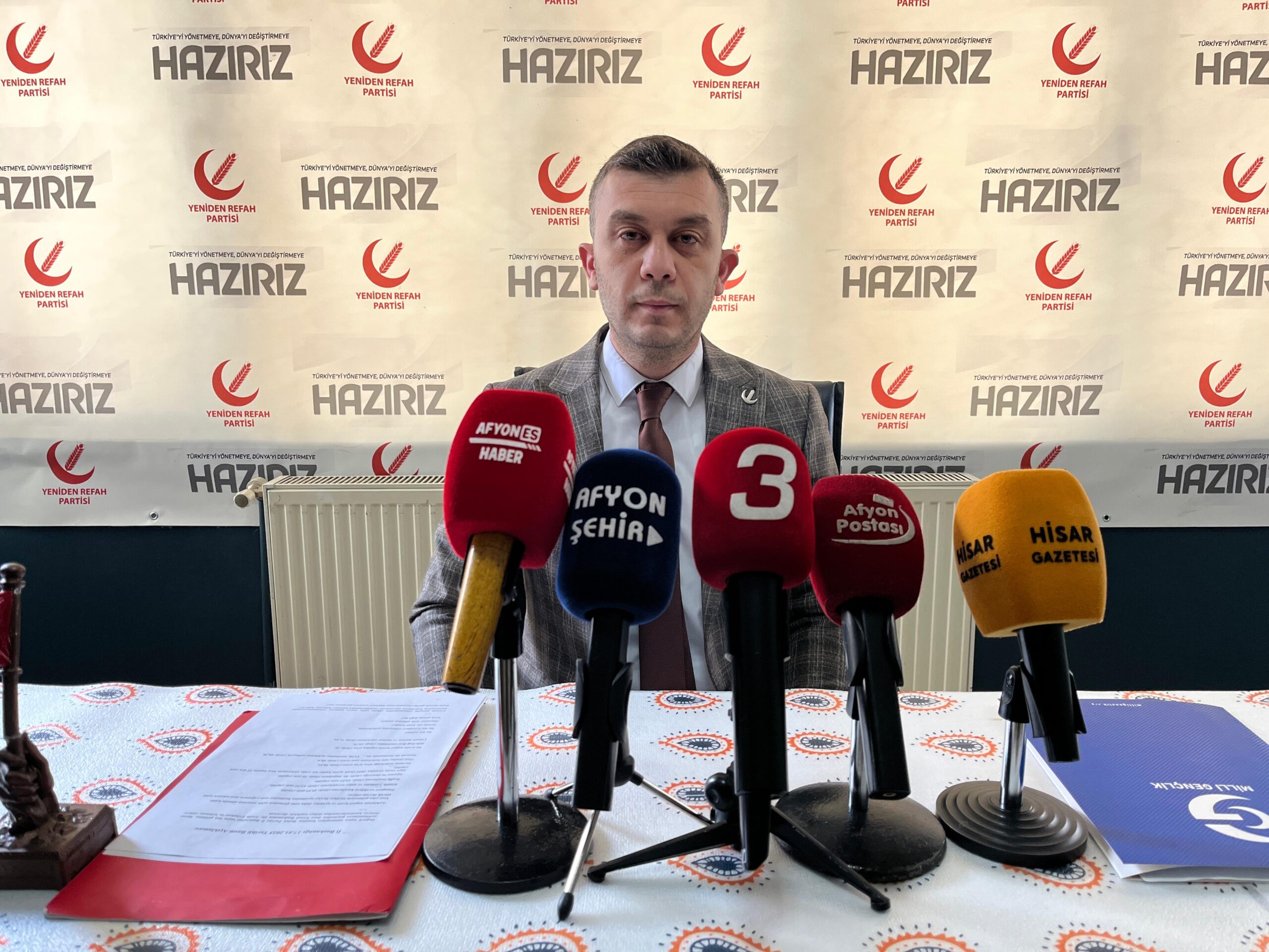Partisinin haftalık basın toplantısında konuşan Yeniden Refah Partisi Afyonkarahisar İl