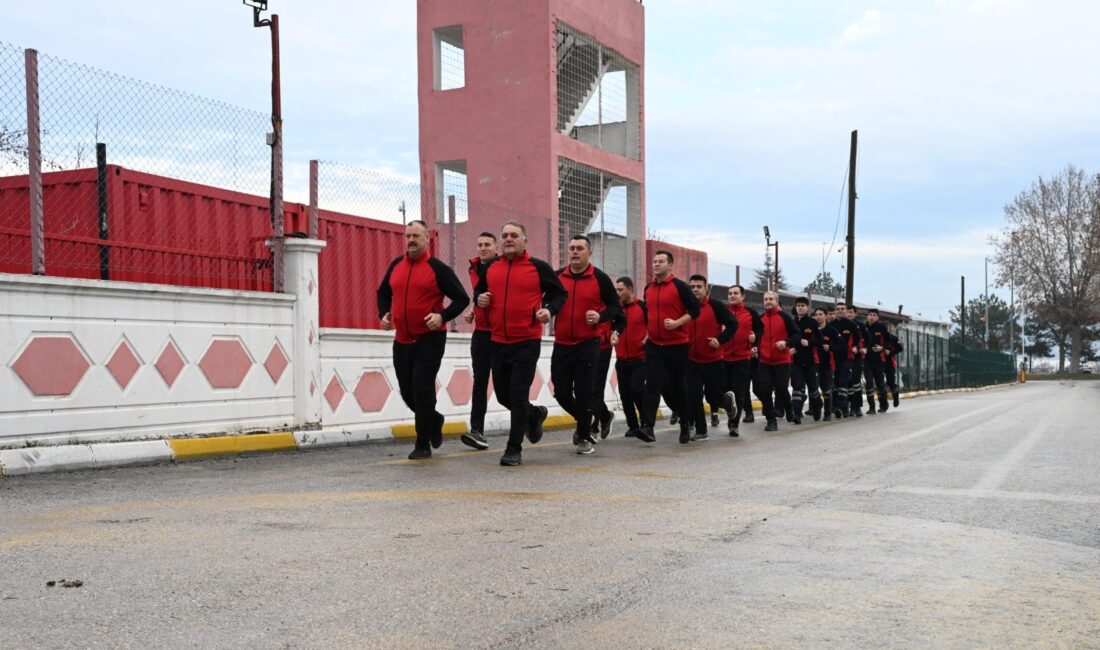 Isparta Belediyesi İtfaiye Müdürlüğü, her sabah dua ederek ve spor