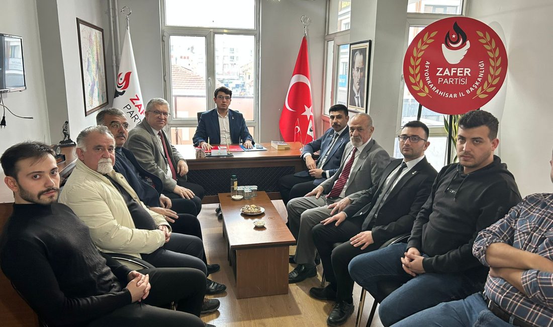 Cumhuriyet Halk Partisi Belediye Meclis Üyesi Dr. Kemal Demirkırkan beraberindeki