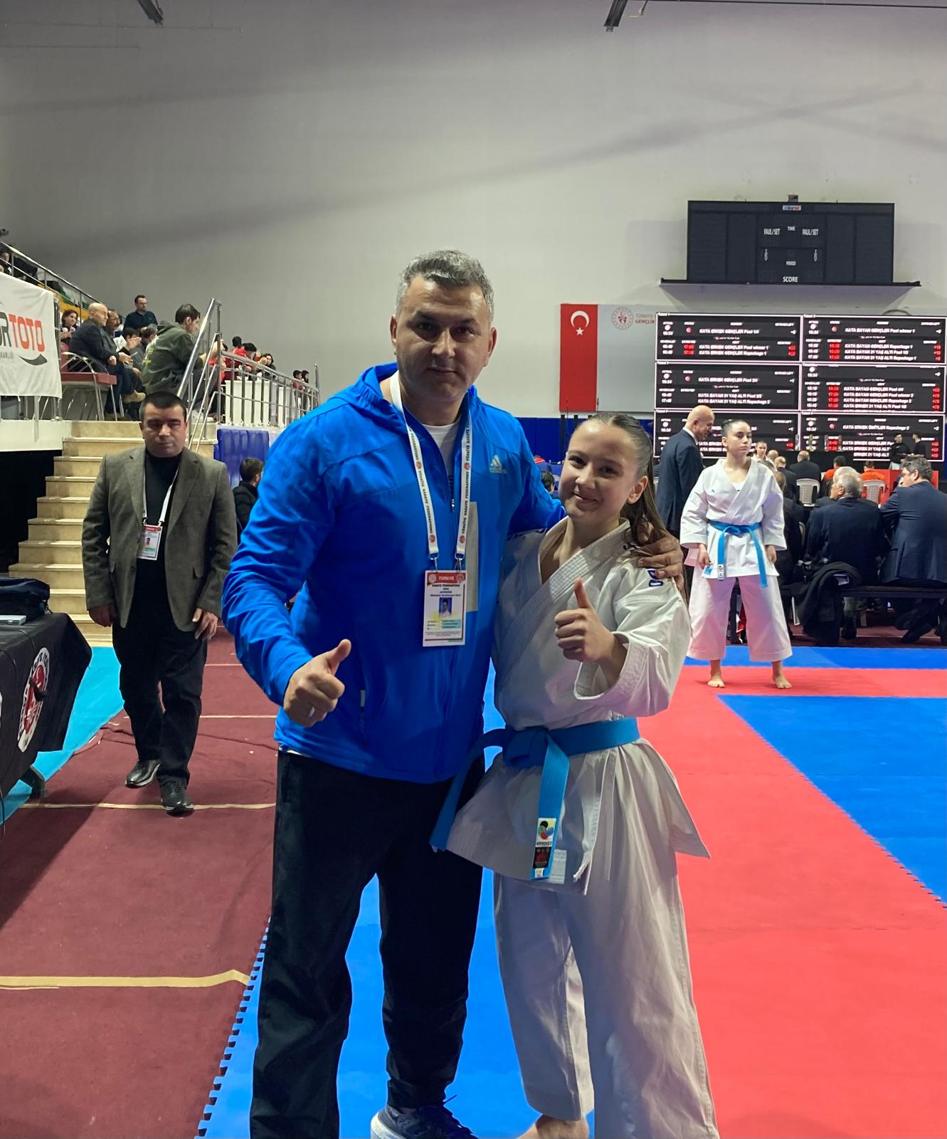 Afyonkarahisarlı Ümit ve Genç Karateciler Türkiye Karate Şampiyonası’nda finale kaldı.