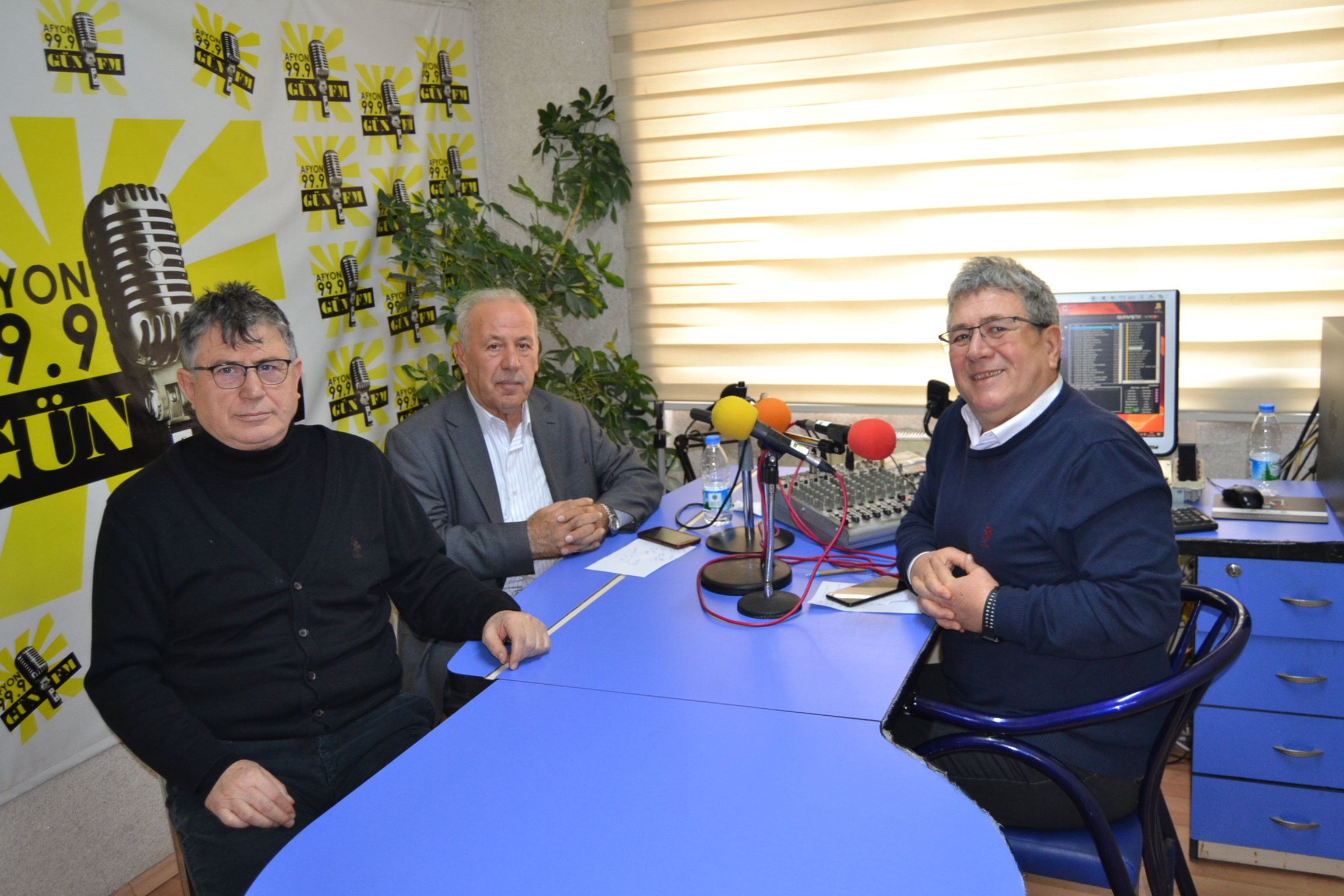 Gün FM’de yayınlanan Basın Odası programında sokak hayvanlarıyla ilgili tartışmalar