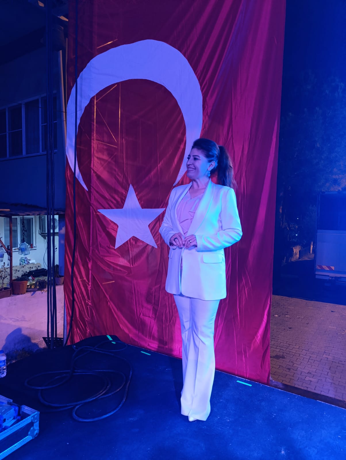 Afyonkarahisar’ın yetiştirdiği, televizyon, radyo, medya ve sahnelerin naif sesli sunucusu