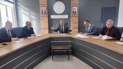 İl Milli Eğitim Müdürü Miraç Sünnetci’nin başkanlığında Müdürlük Toplantı Salonu’nda
