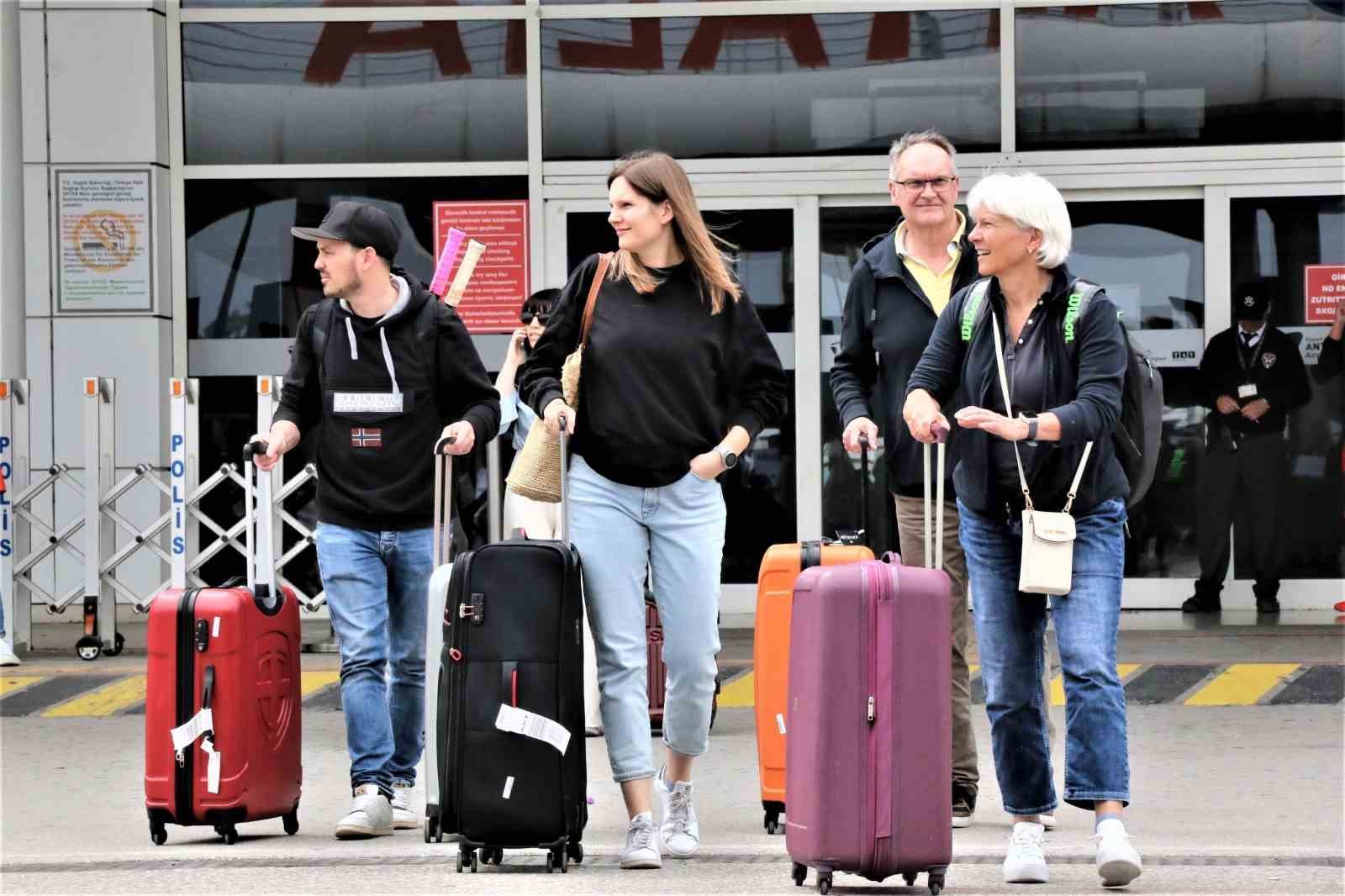 2024 yılında 17 milyon 278 bin 103 turist ağırlayan Antalya,