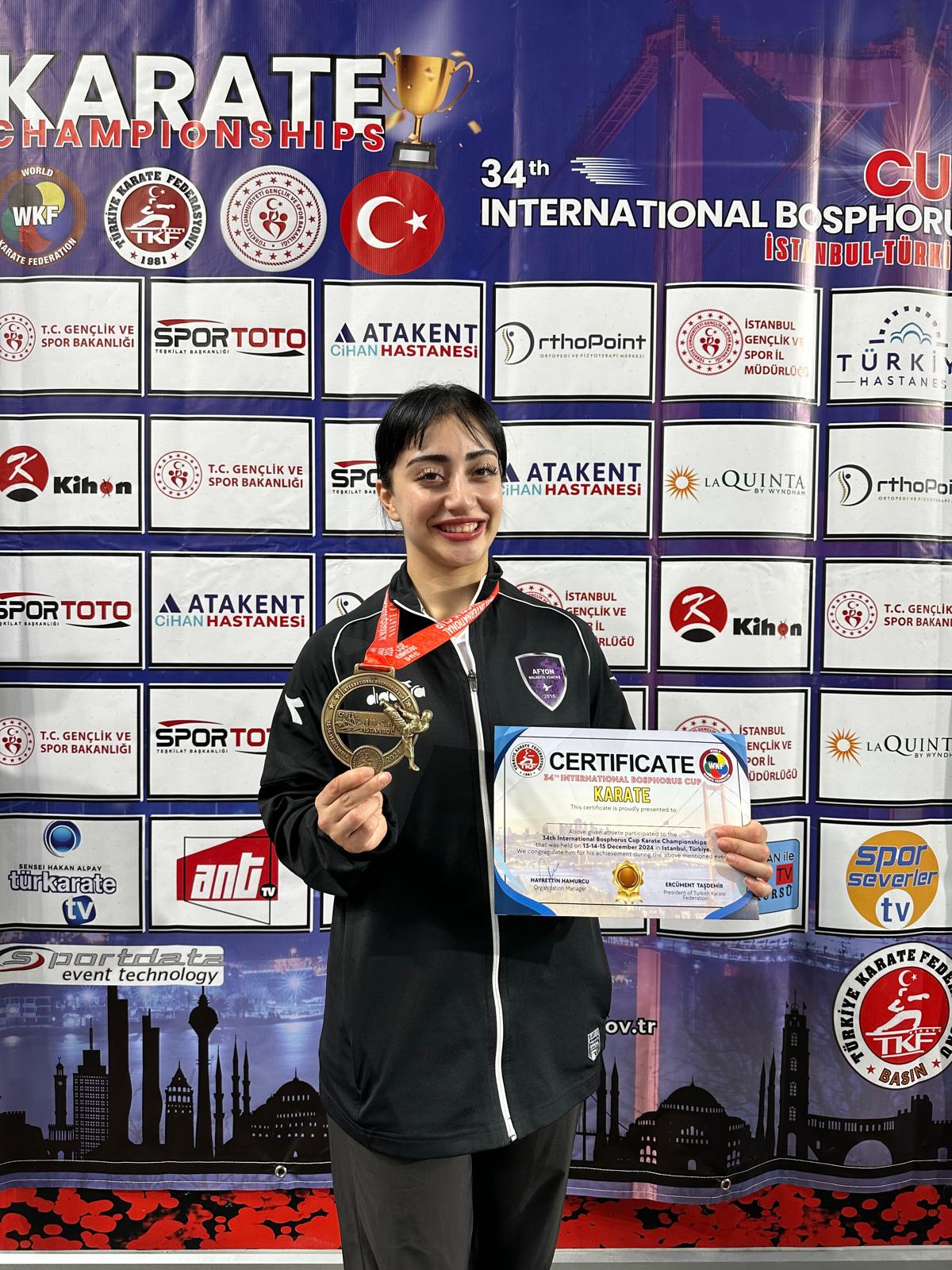 Afyonkarahisar Belediyesi Yüntaş Spor Kulübü sporcusu, Afyonkarahisarlı Milli sporcu Ayşe