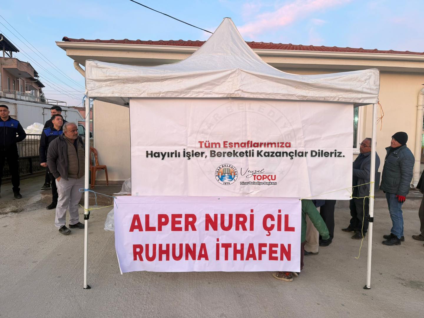 Dinar Belediye Başkanı Veysel Topçu’nun talimatıyla başlatılan Salı Pazarı esnaflarına