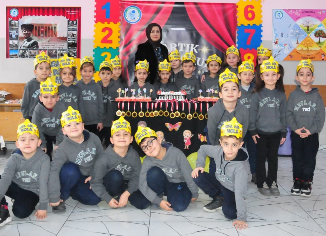Afyonkarahisar TOKİ Mevlana İlkokulu’nda birinci sınıf öğrencileri okumayı sökerken 1/C