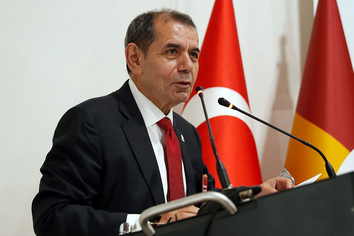 Galatasaray, Başkan Dursun Özbek, bağırsağındaki rahatsızlık nedeniyle ameliyat oldu.