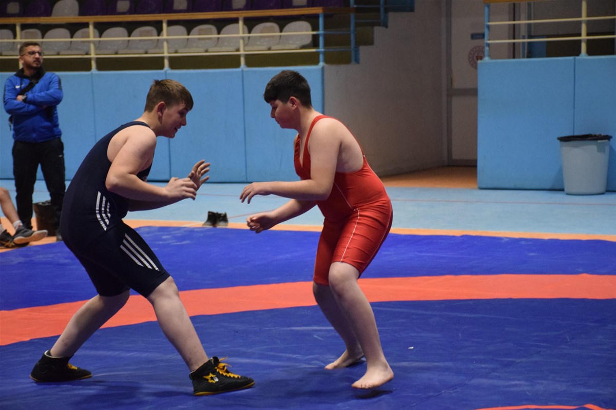 Okul Sporları Yıldız Erkekler Serbest güreş müsabakaları Çiğiltepe Spor Salonu’nda