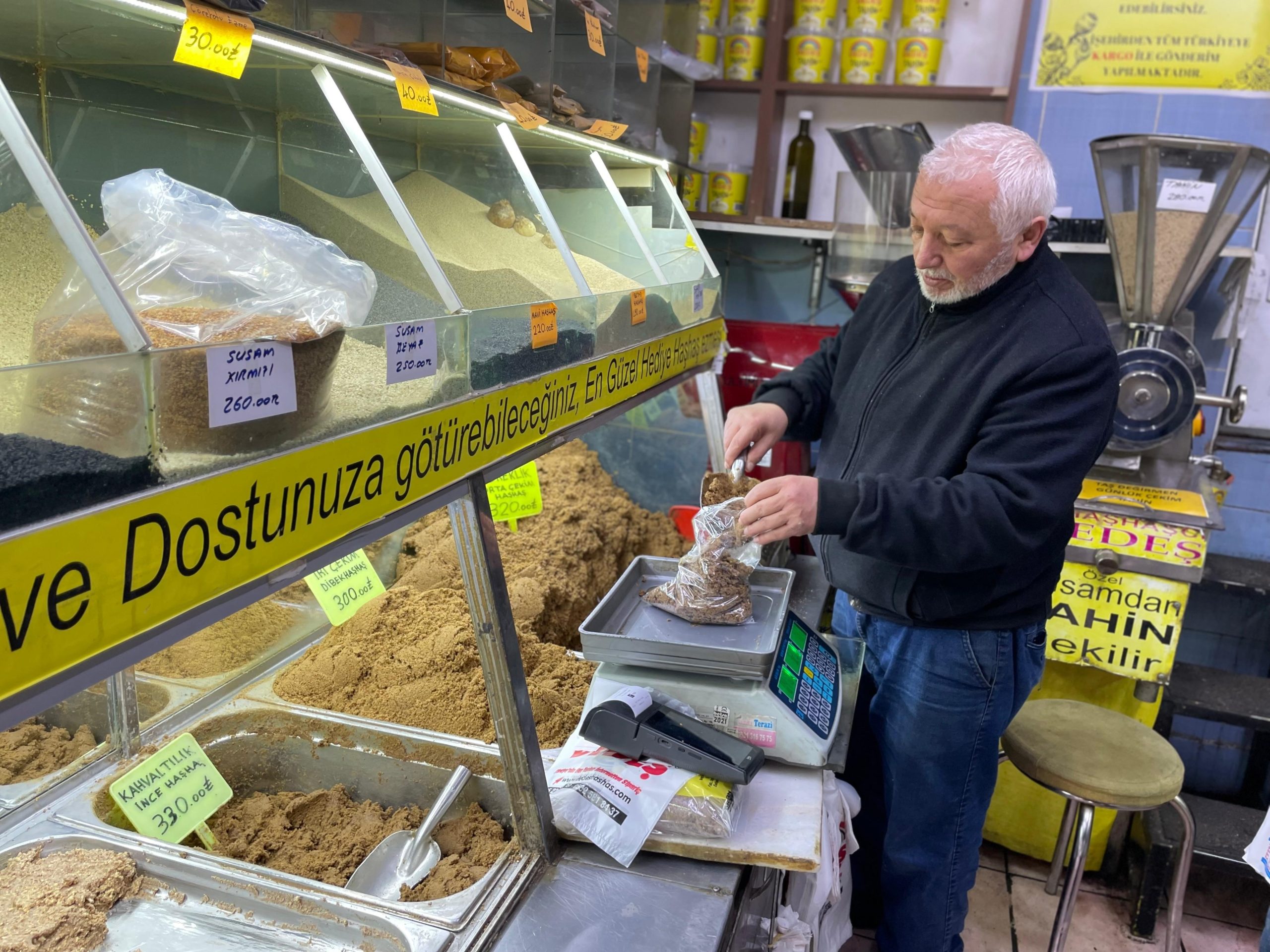 Eskişehir'de çörekotu yağı üreticiliği yapan Selim Yalçıner, kışın gelmesi ile